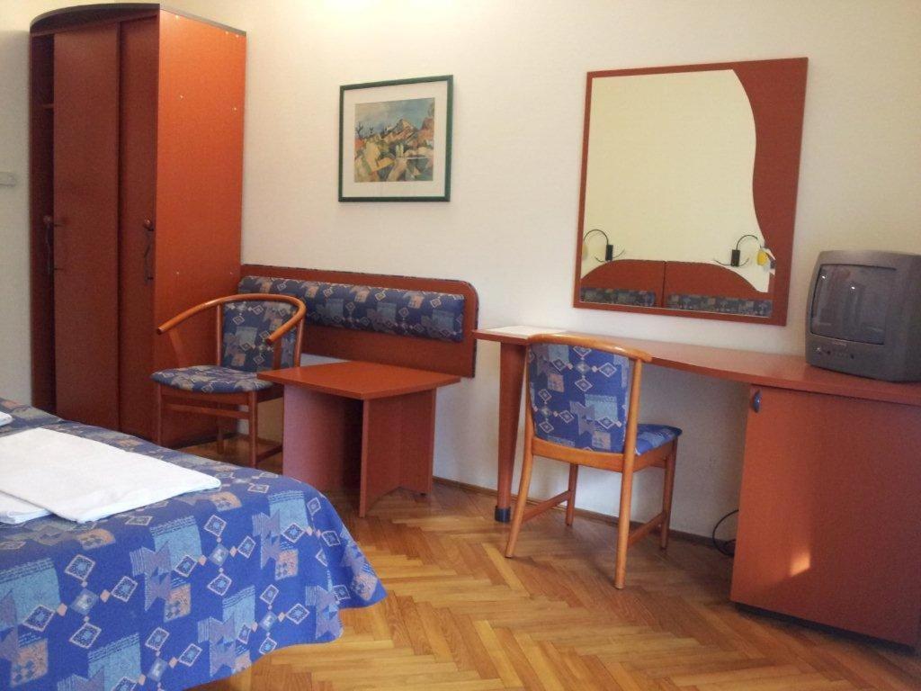 Fenyves Hotel Bekescsaba Pokoj fotografie
