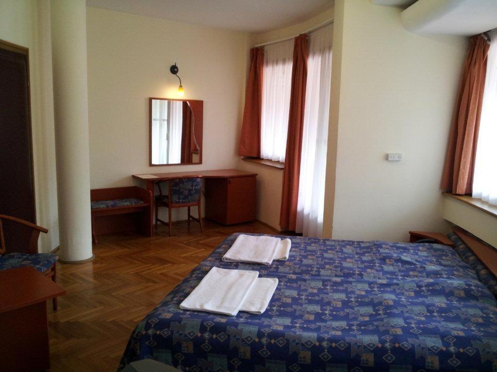 Fenyves Hotel Bekescsaba Pokoj fotografie