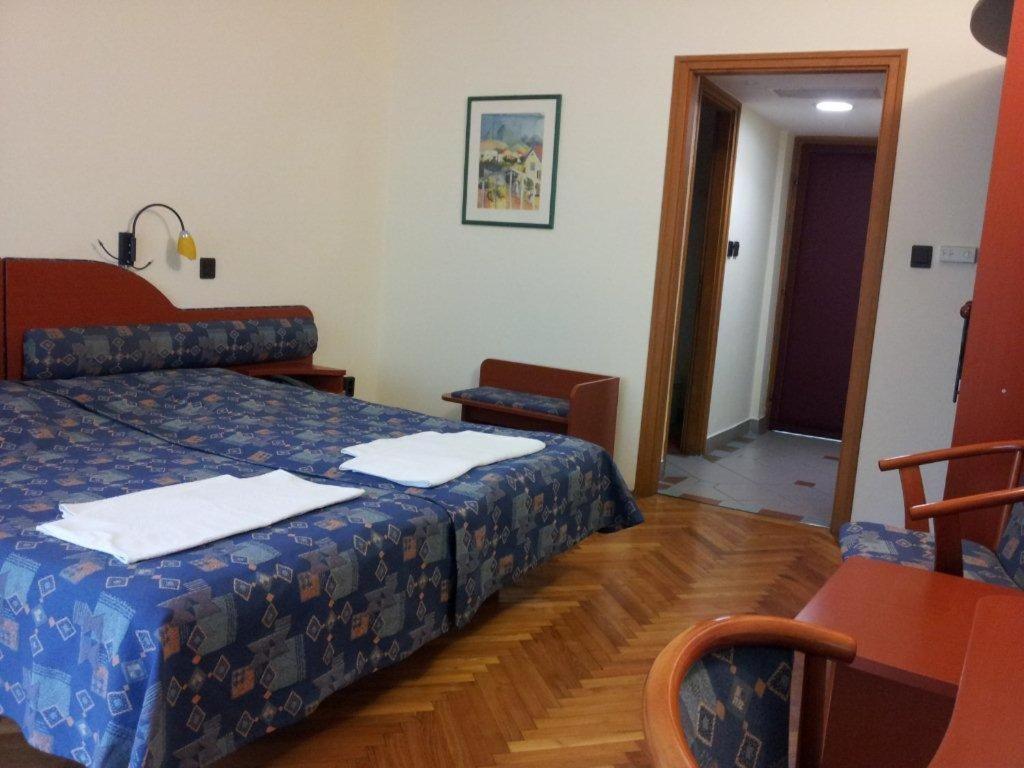 Fenyves Hotel Bekescsaba Pokoj fotografie